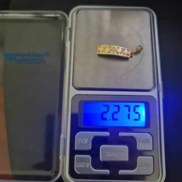 Gold curved with stylish design pendant - Picture 2 of 9